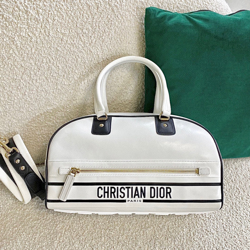 Side profile of modern polished women's handbag – women's luxury handbag