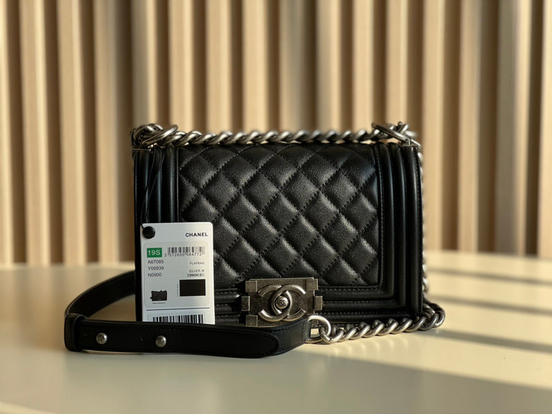 women's handbag, mid design, view 1