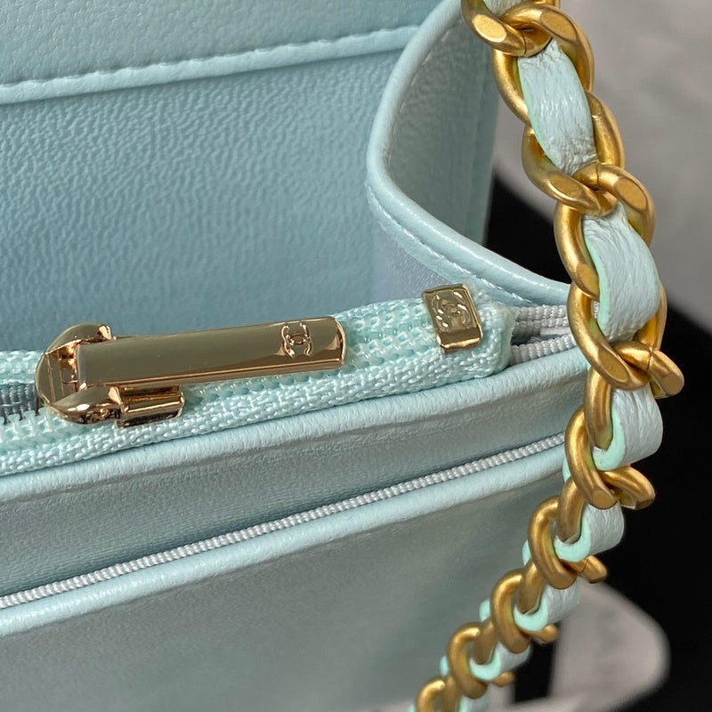Ziva's Charm handbag – detail view (one versatile size)