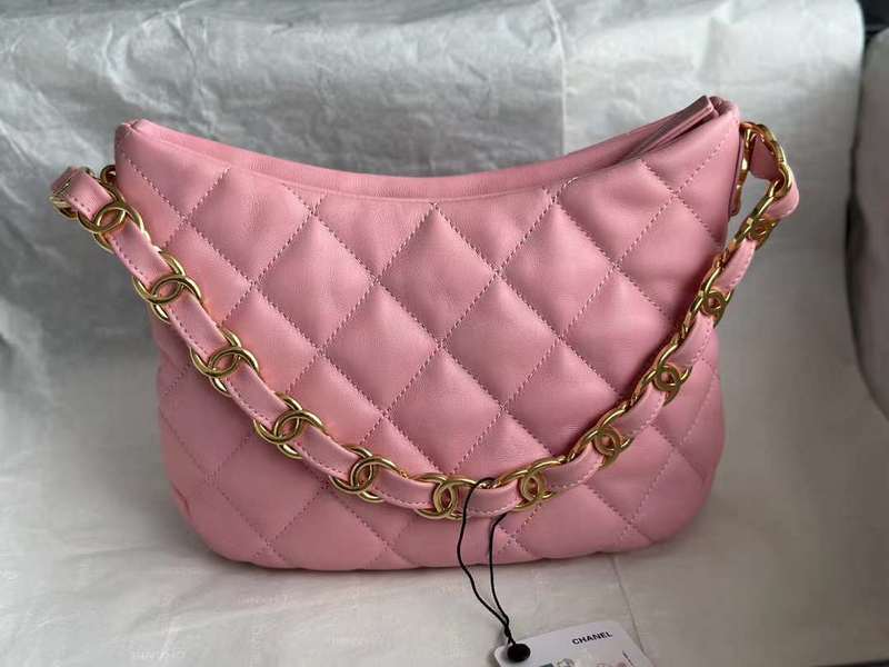 Zivas Charm Sleek Silhouette Everyday Handbag (Effortless Style Upgrade) – Close-Up Detail