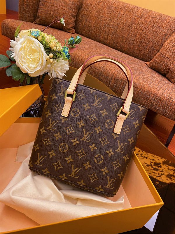  essential structured bag detail view showing craftsmanship