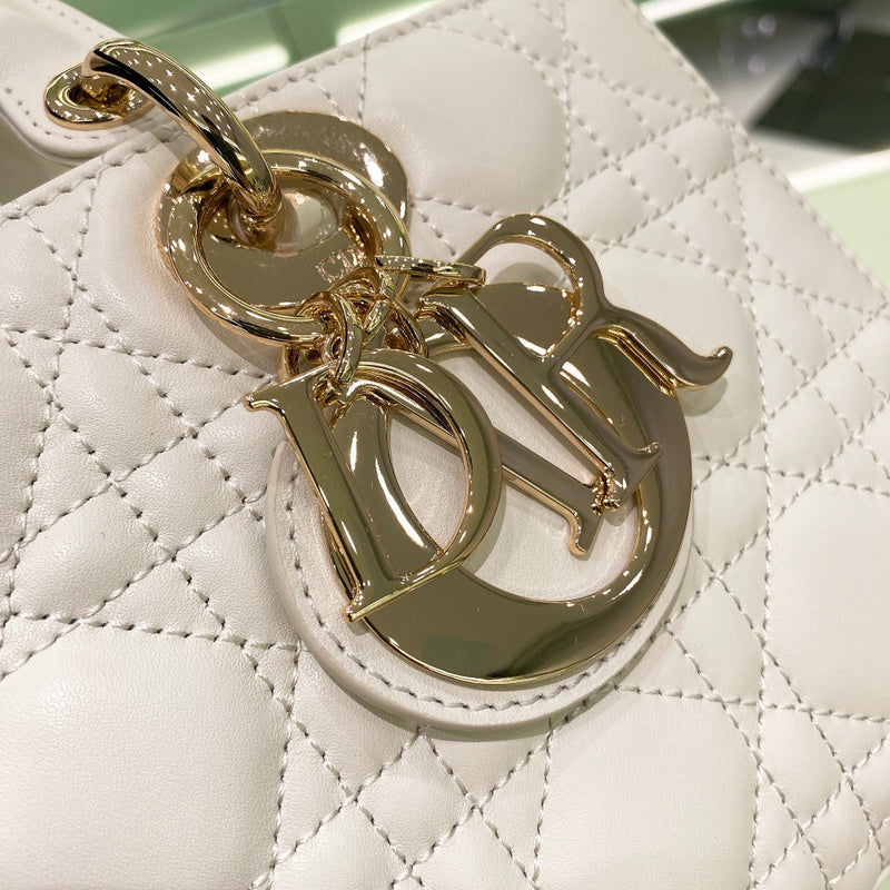 Front view of elevated modern women's handbag – women's luxury accessory