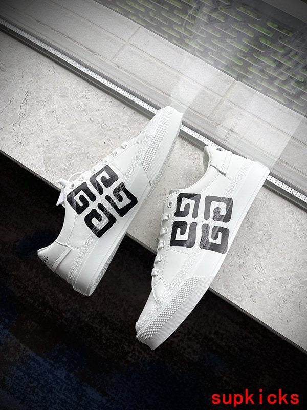 Givenchy shoes Style 007 - logo and branding close-up
