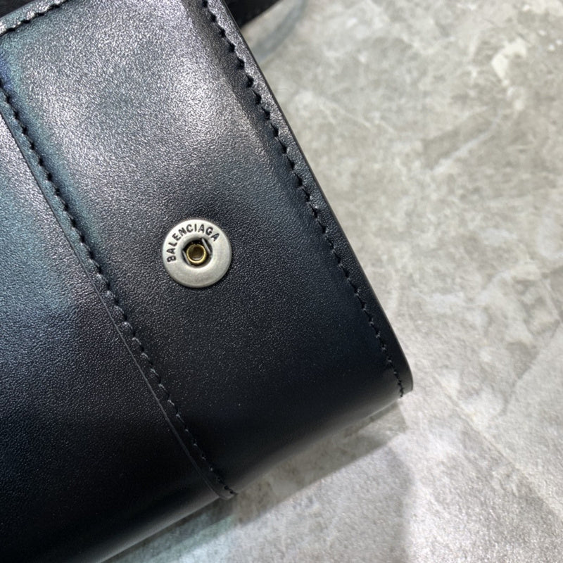 Contemporary Vegan Leather Handbag - Premium Craftsmanship Detailing | Women's Statement Accessory #712 - texture close-up (image 9) of designer-inspired handbag