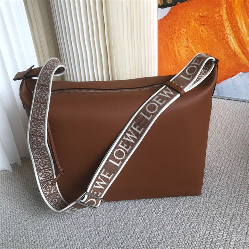 Ziva's Charm handbag – detail view (33cm*29cm*16cm)