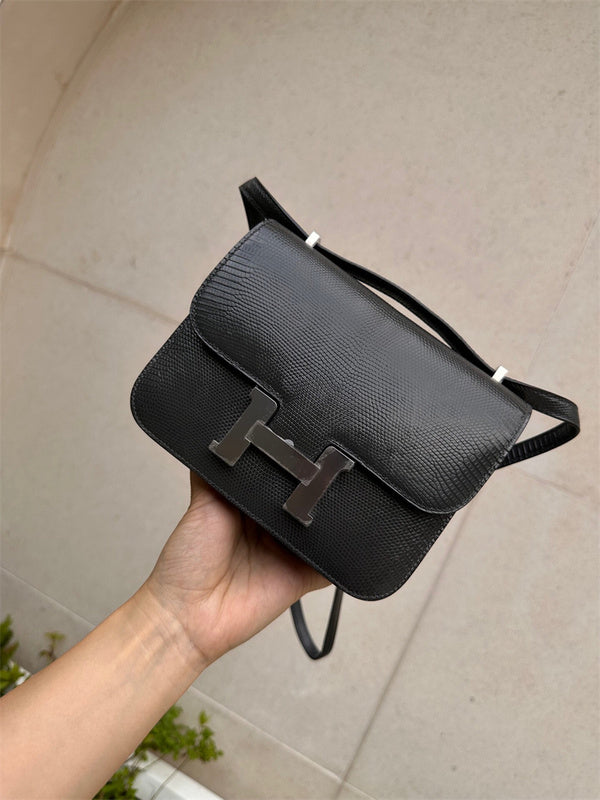  shoulder bag interior and compartment view