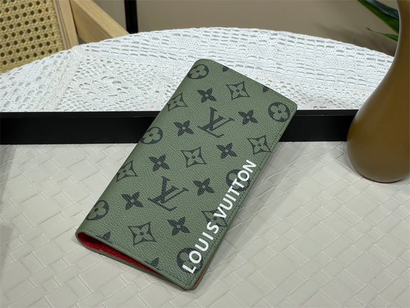  Tailored crossbody bag front view