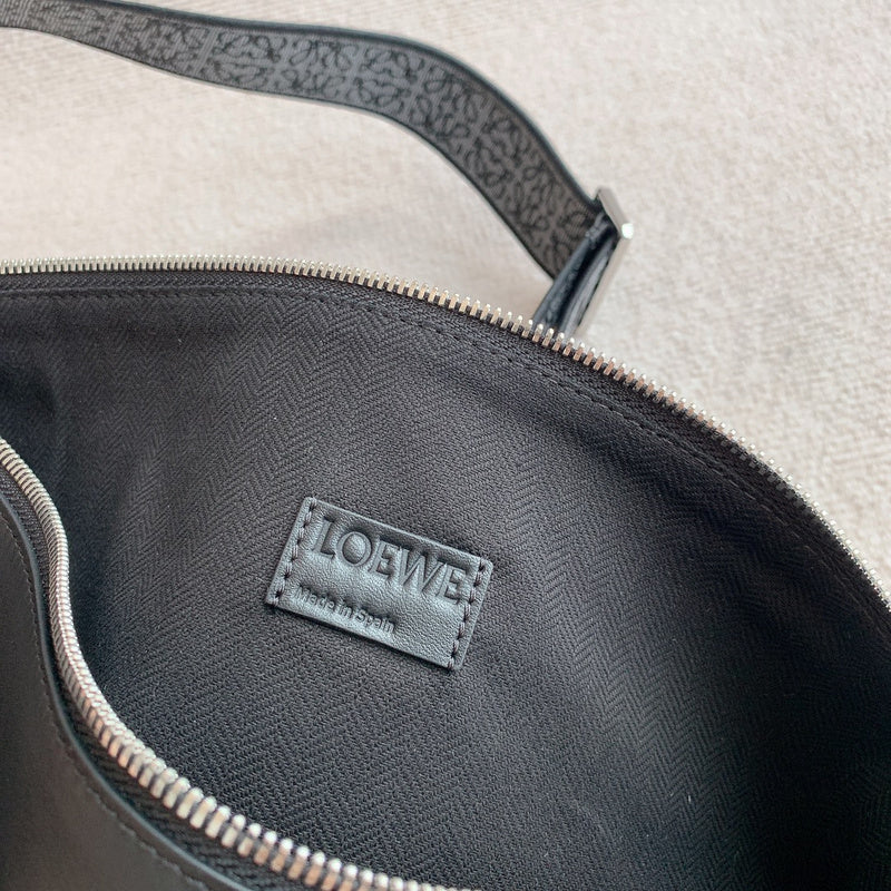 Ziva's Charm handbag – close-up view (33cm*30cm*16cm)