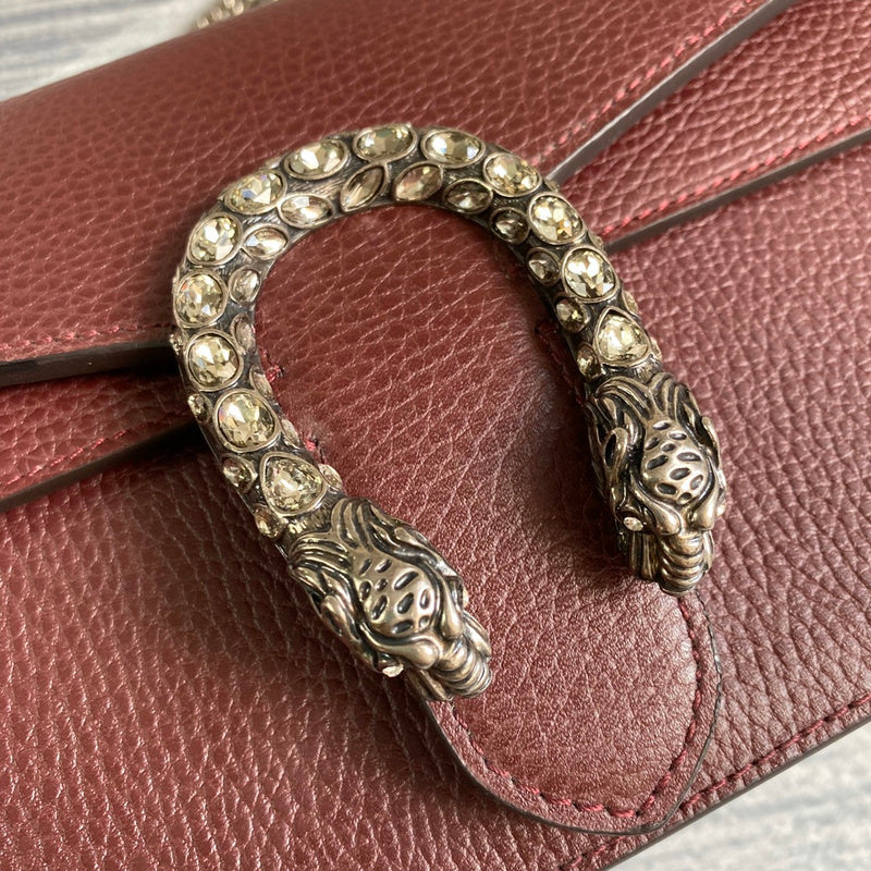 Styled lifestyle shot of refined chic women's handbag – women's everyday handbag