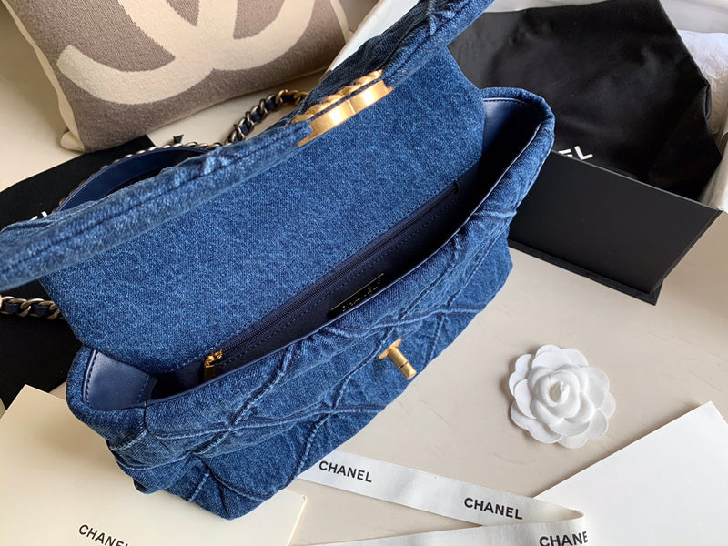  women's handbag, spacious design, view 9