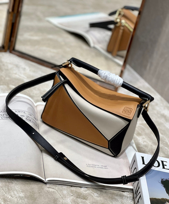 Ziva's Charm handbag – product shot (18cm*12.5cm*8cm)