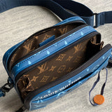 shoulder bag interior and compartment view 9