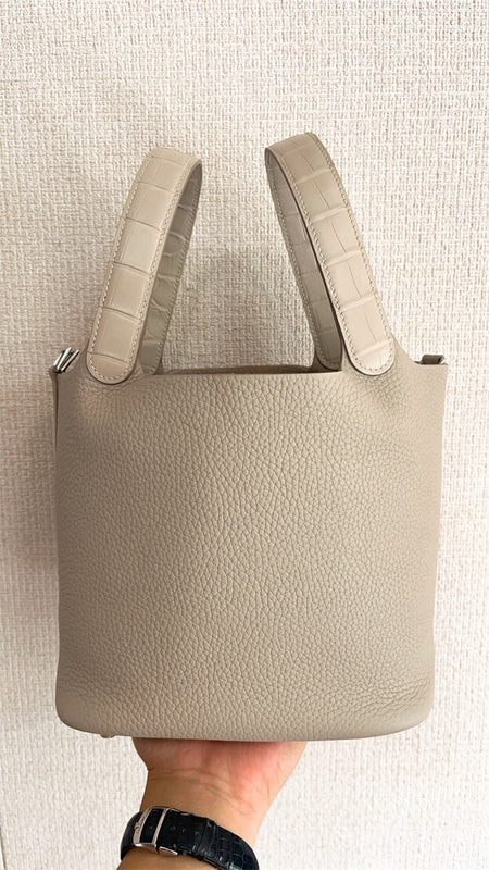  Curated shoulder bag carried on shoulder 10