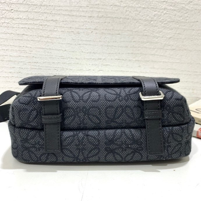 Ziva's Charm handbag – back view (24.5cm*18cm*9cm)