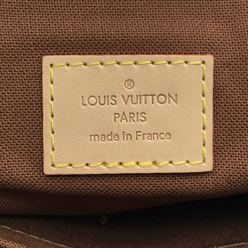 Front view of classic everyday-luxe women's handbag – women's designer-style accessory