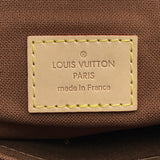 Front view of classic everyday-luxe women's handbag – women's designer-style accessory