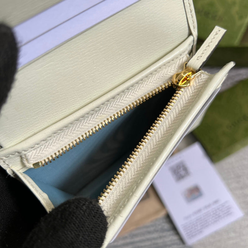 Close-up detail of modern premium women's handbag – women's everyday handbag