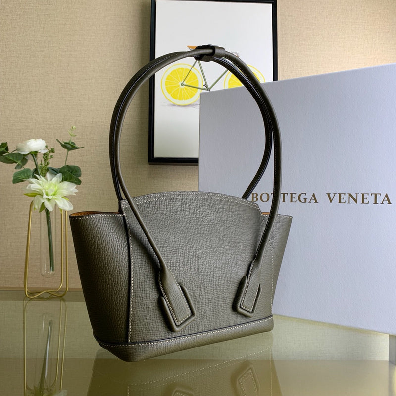 Elegant Premium PU Leather Handbag - Everyday Elegance | Women's Fashion Handbag #1753 - texture close-up (image 9) of designer-inspired handbag