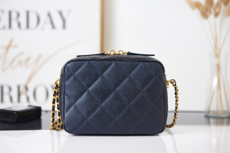  women's handbag, compact design, view 4