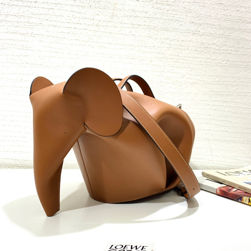 Ziva's Charm handbag – detail view (36cm*22cm*18cm)