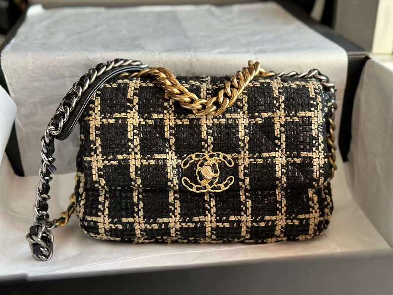 Zivas Charm Effortless Sophistication Everyday Handbag (Designer-Inspired Craftsmanship) – Close-Up Detail