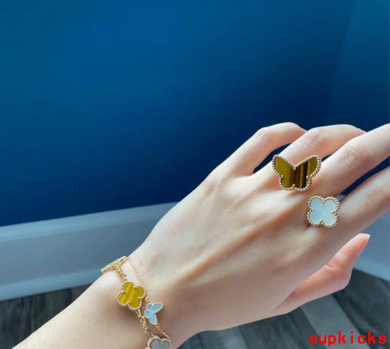 Angled view of Van Cleef & Arpels unisex jewelry piece