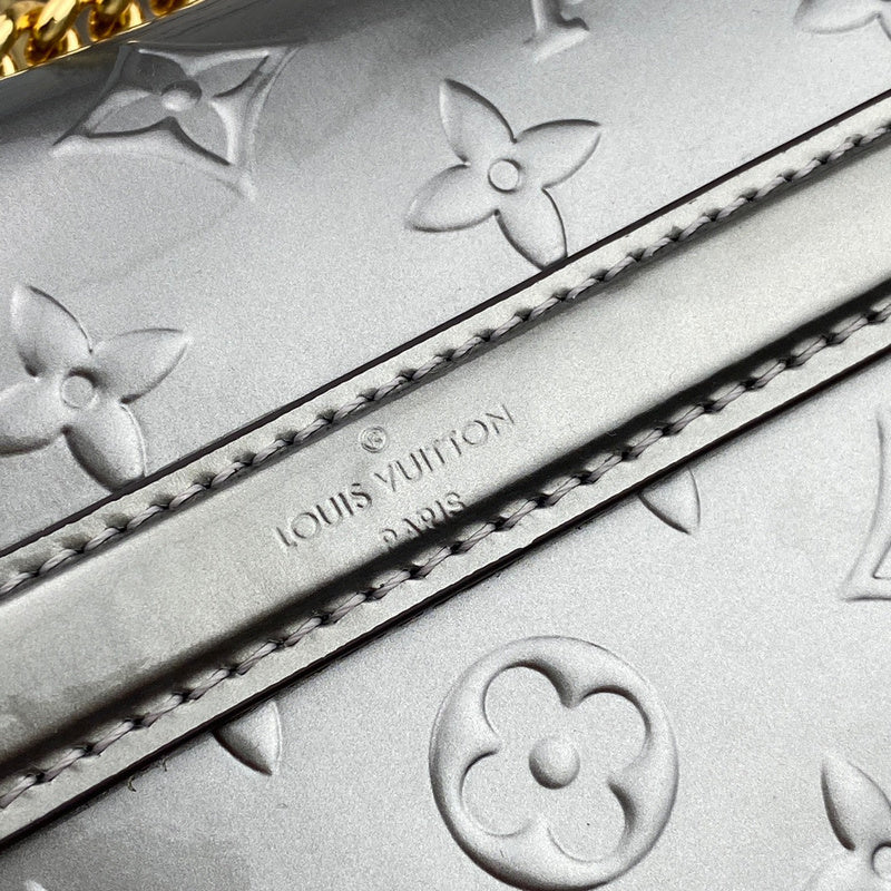 Handle and strap detail of structured everyday-luxe women's handbag – women's luxury handbag