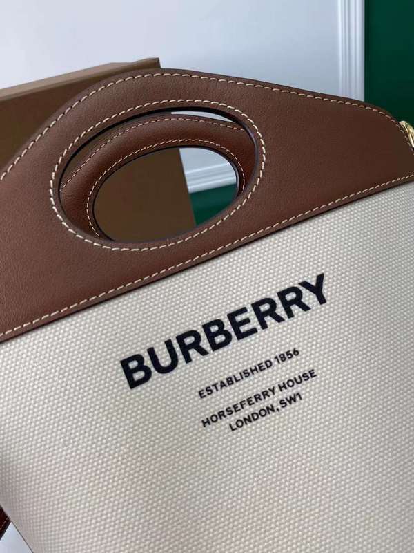 Ziva's Charm handbag – close-up view (one versatile size)