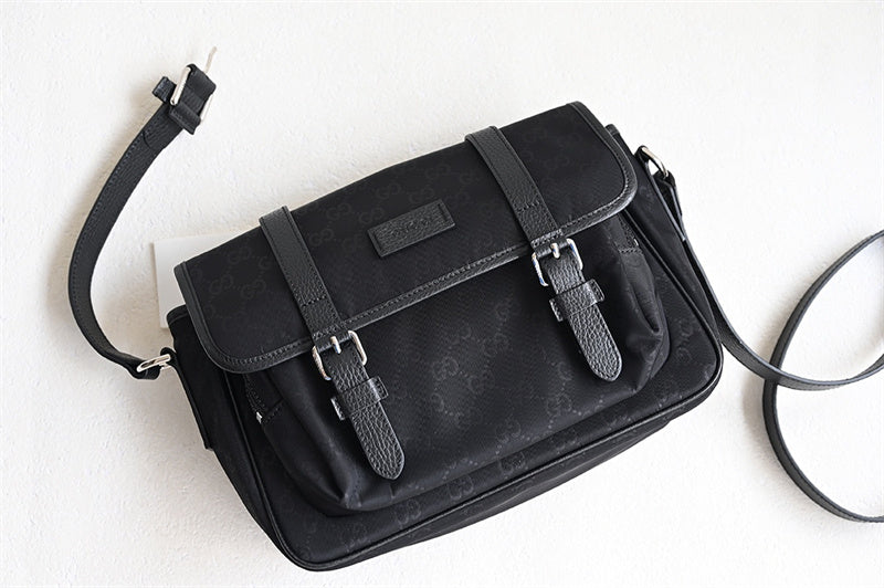Handle and strap detail of polished statement women's handbag – women's luxury handbag