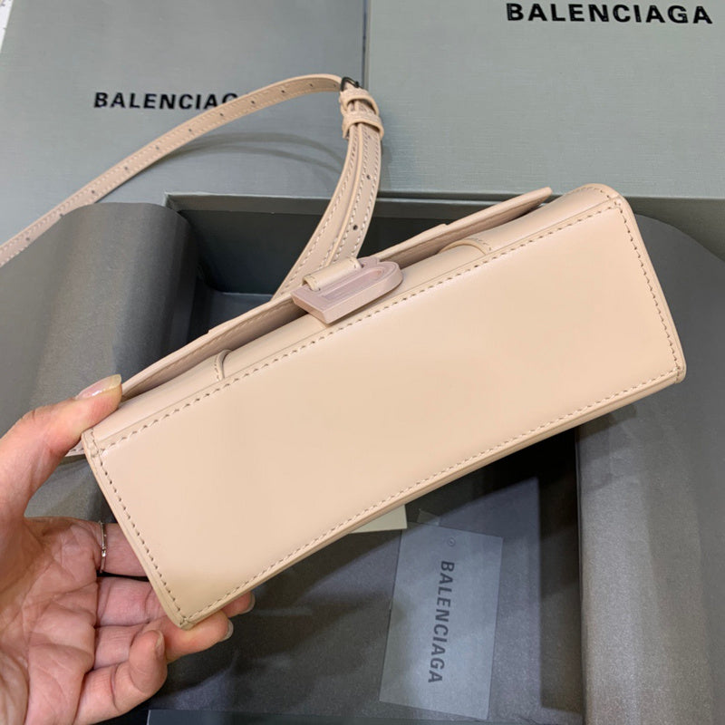 Refined Faux Leather Handbag - Sleek Minimalist Lines | Women's Luxury Handbag #572 - hardware and detail close-up (image 5) of designer-inspired handbag