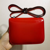  Sophisticated tote bag carried on shoulder