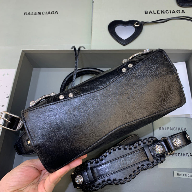 Effortless Faux Leather Handbag - Signature Hardware Accents | Women's Designer-Inspired Purse #341 - hardware and detail close-up (image 5) of designer-inspired handbag