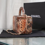 Ziva's Charm handbag – detail view (one versatile size)