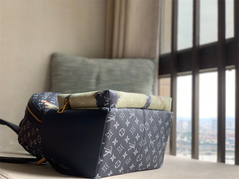  modern everyday bag detail view showing craftsmanship 8