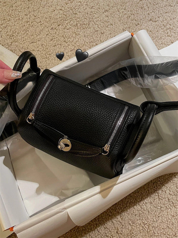  Modern shopper bag front view 7