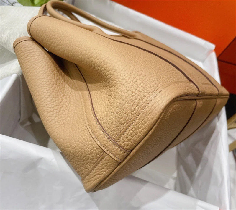  effortless tote bag detail view showing craftsmanship 14