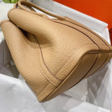  effortless tote bag detail view showing craftsmanship 14