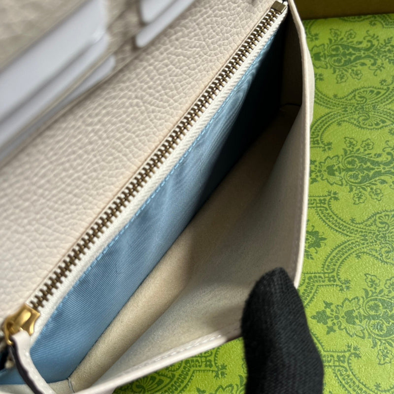 Close-up detail of modern sleek women's handbag – women's premium purse