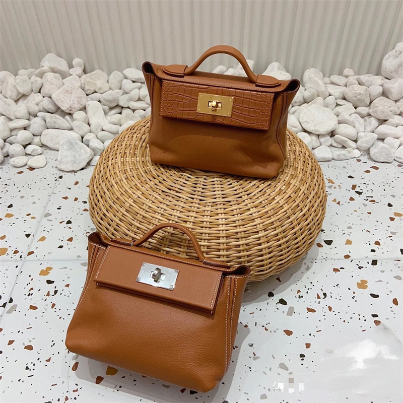  structured bag interior and compartment view 9