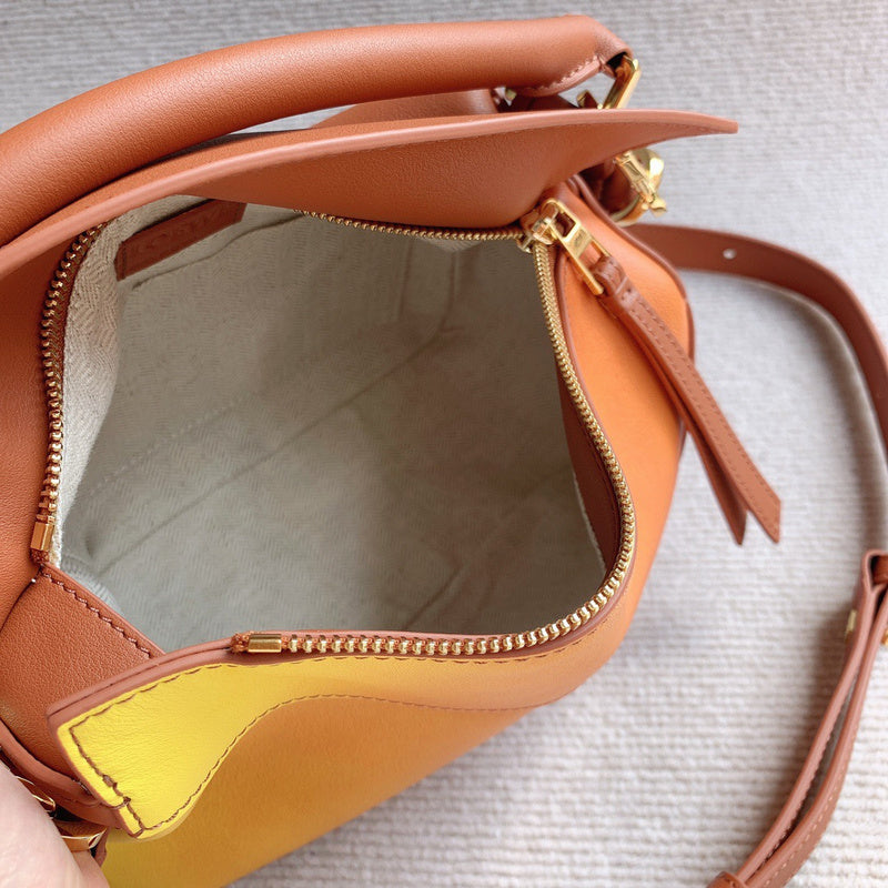 Ziva's Charm handbag – product shot (24cm*15cm*12cm)