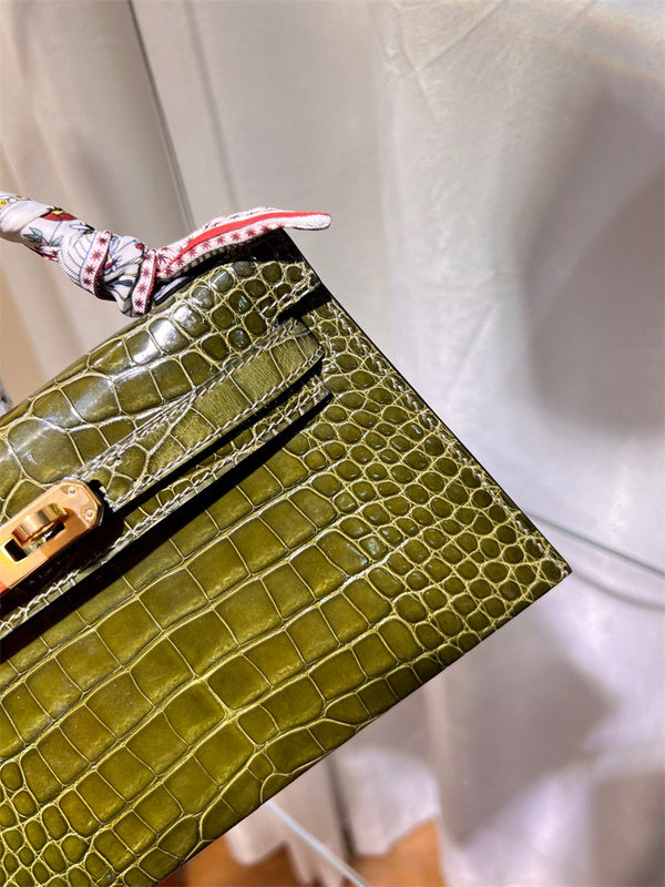  tote bag interior and compartment view 15