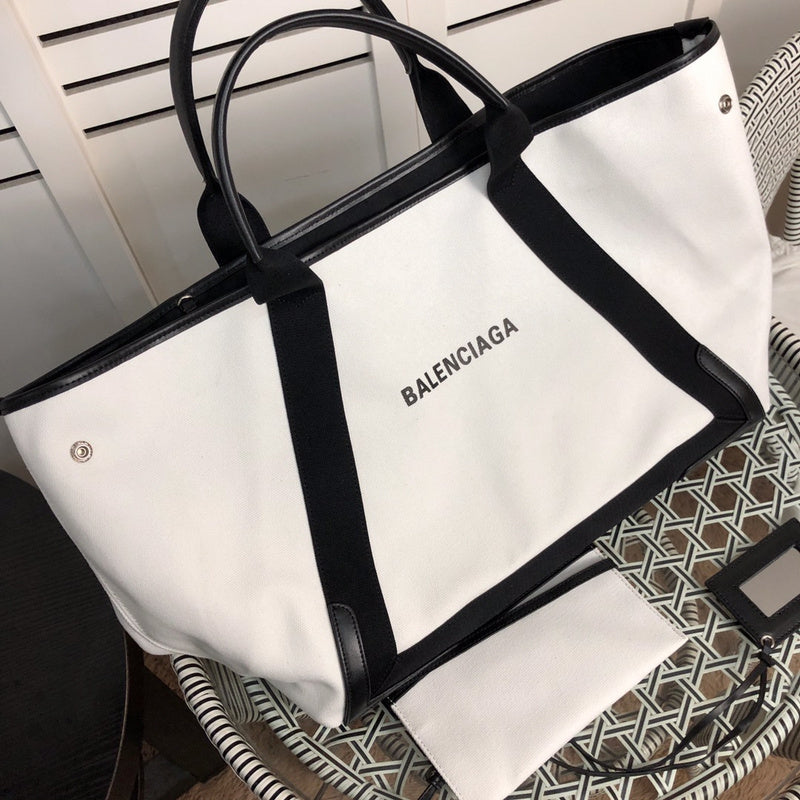 Styled lifestyle shot of elevated chic women's handbag – women's premium purse