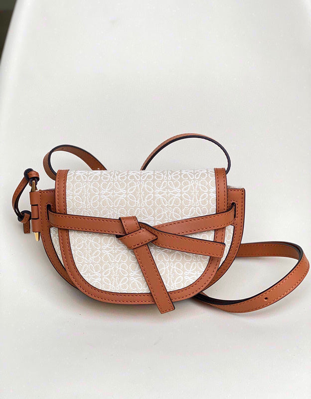 Ziva's Charm handbag – side angle view (21cm*12.5cm*9cm)