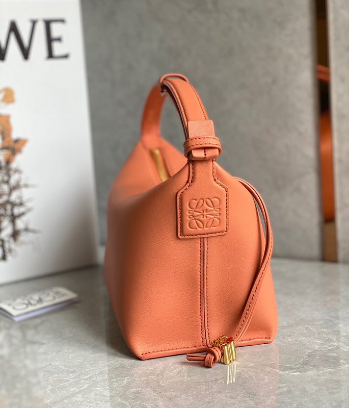 Ziva's Charm handbag – close-up view (20.5cm*17cm*12.5cm)