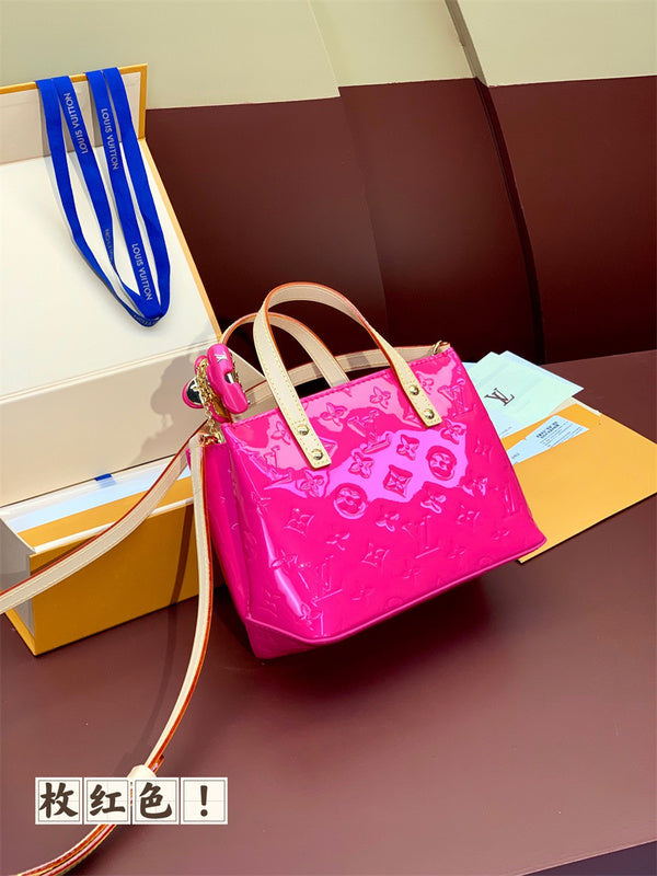  Everyday carryall bag front view 31