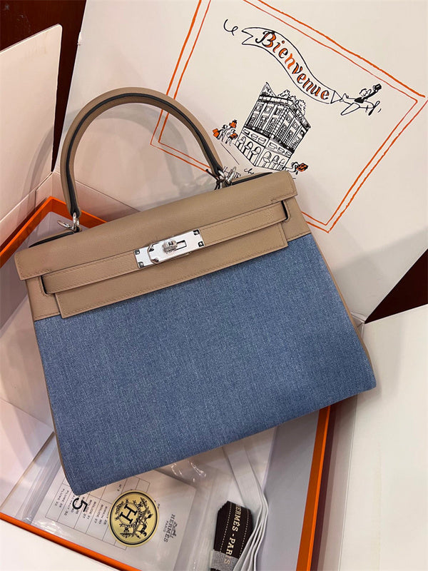  structured bag interior and compartment view