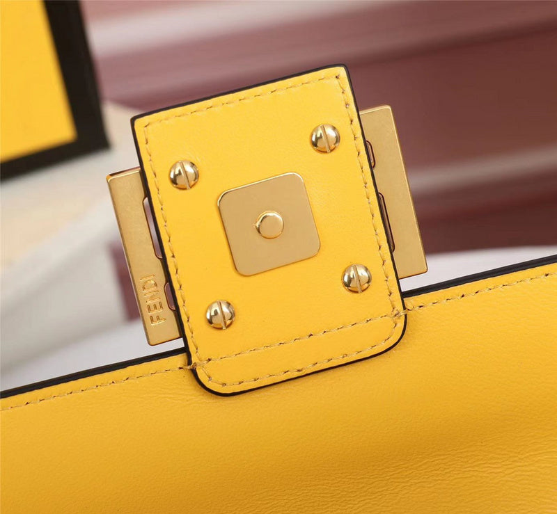 Ziva's Charm handbag – close-up view (Standard Size)