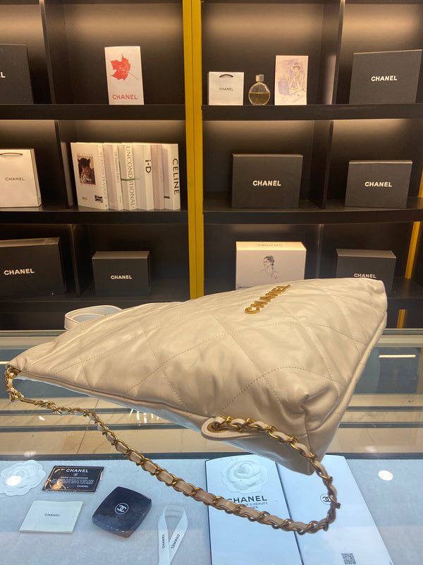  spacious purse view 2