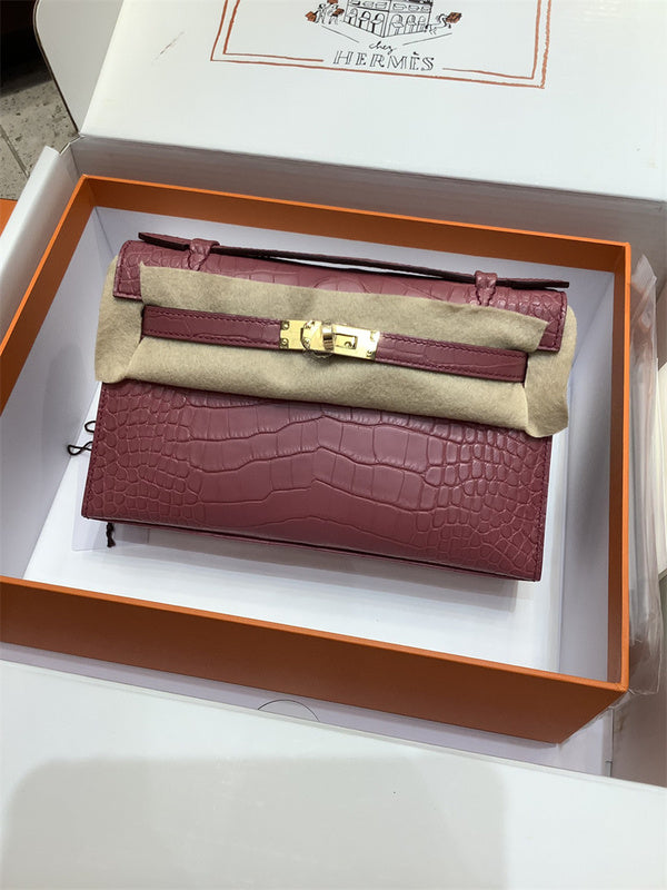  sophisticated tote bag styled with outfit