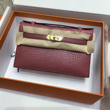  sophisticated tote bag styled with outfit